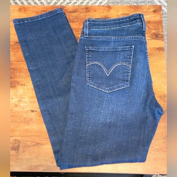 Levis Mid Rise Skinny 30x30 - Picture 1 of 7
